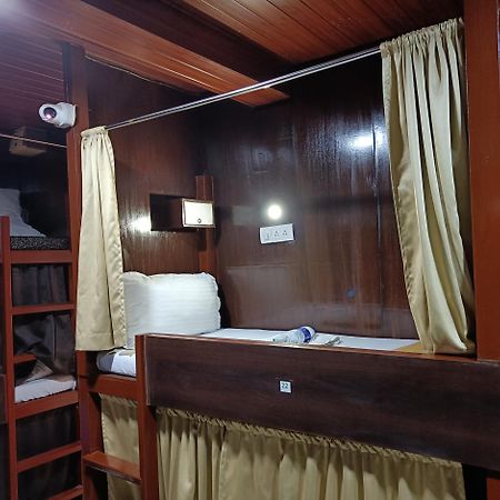 Asra Dormitory For Male And Female Mumbai  Buitenkant foto
