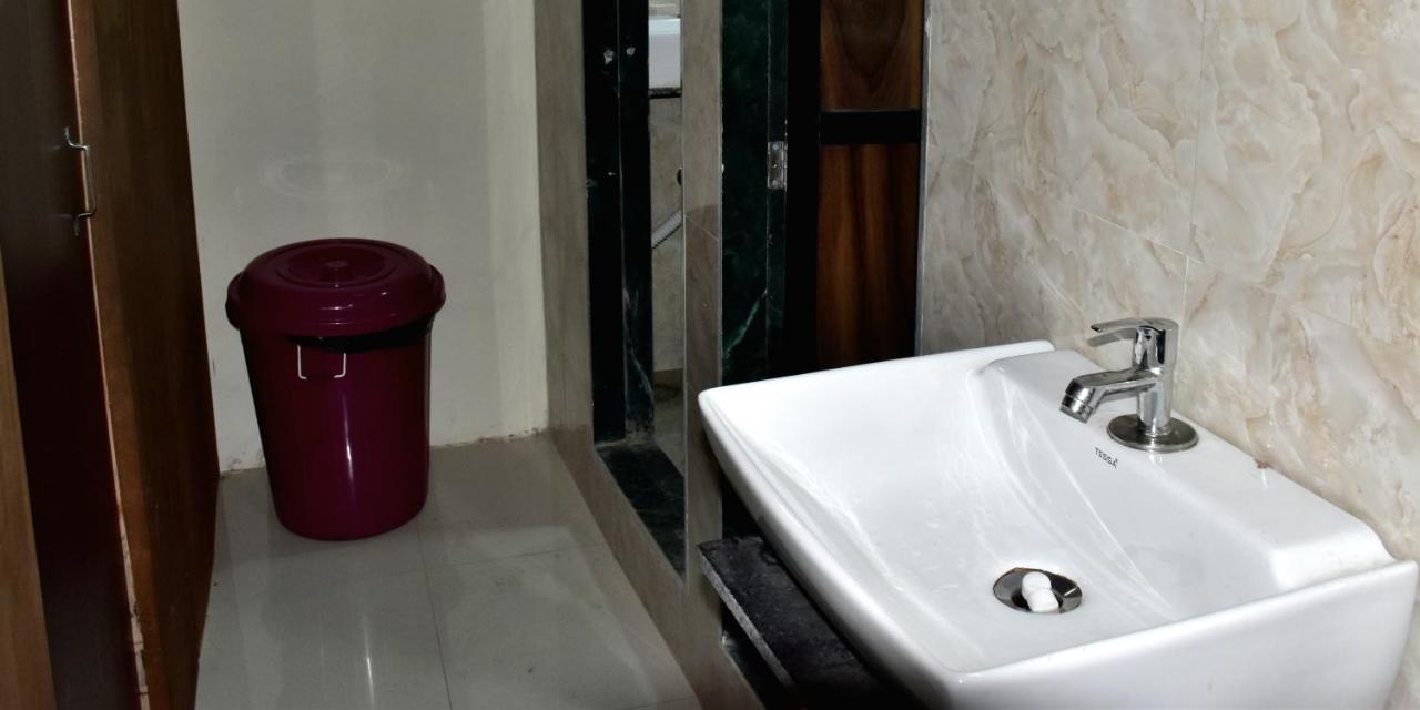 Asra Dormitory For Male And Female Mumbai  Buitenkant foto