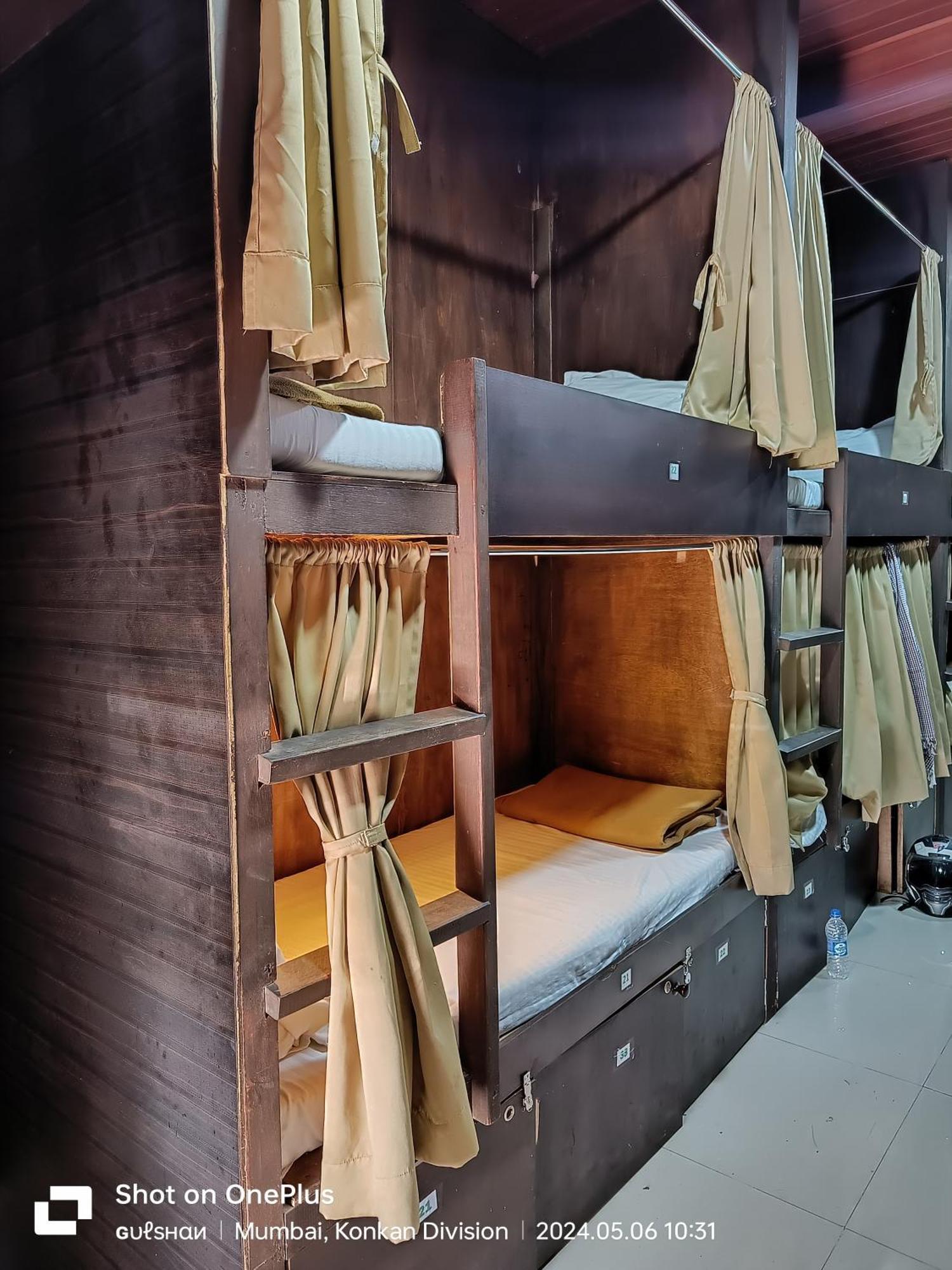 Asra Dormitory For Male And Female Mumbai  Buitenkant foto