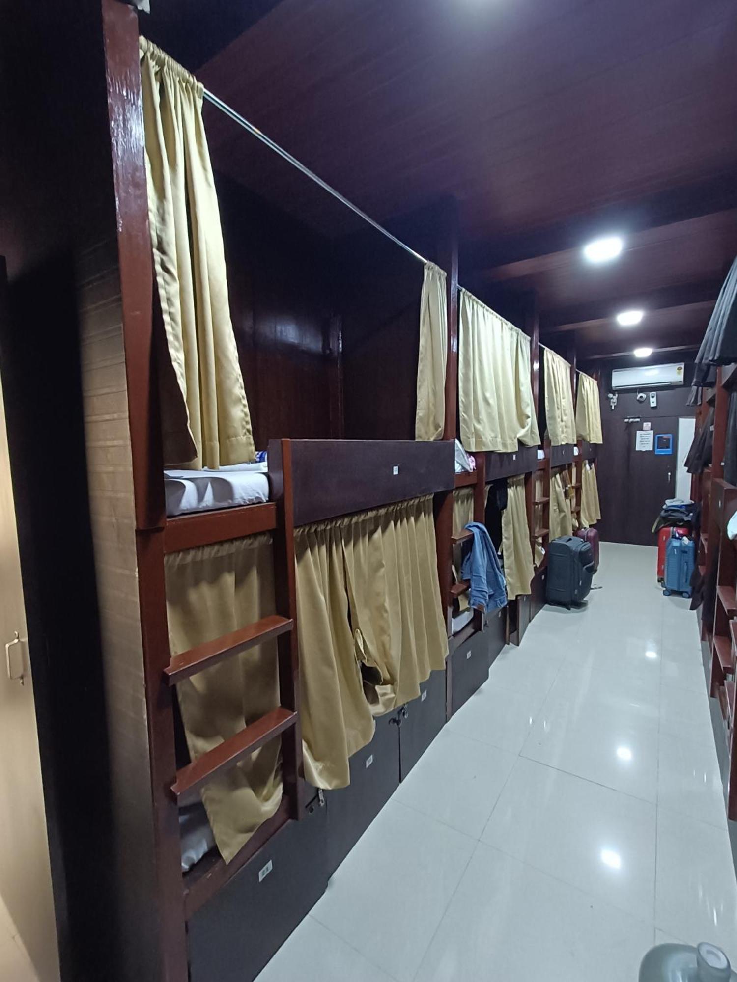 Asra Dormitory For Male And Female Mumbai  Buitenkant foto