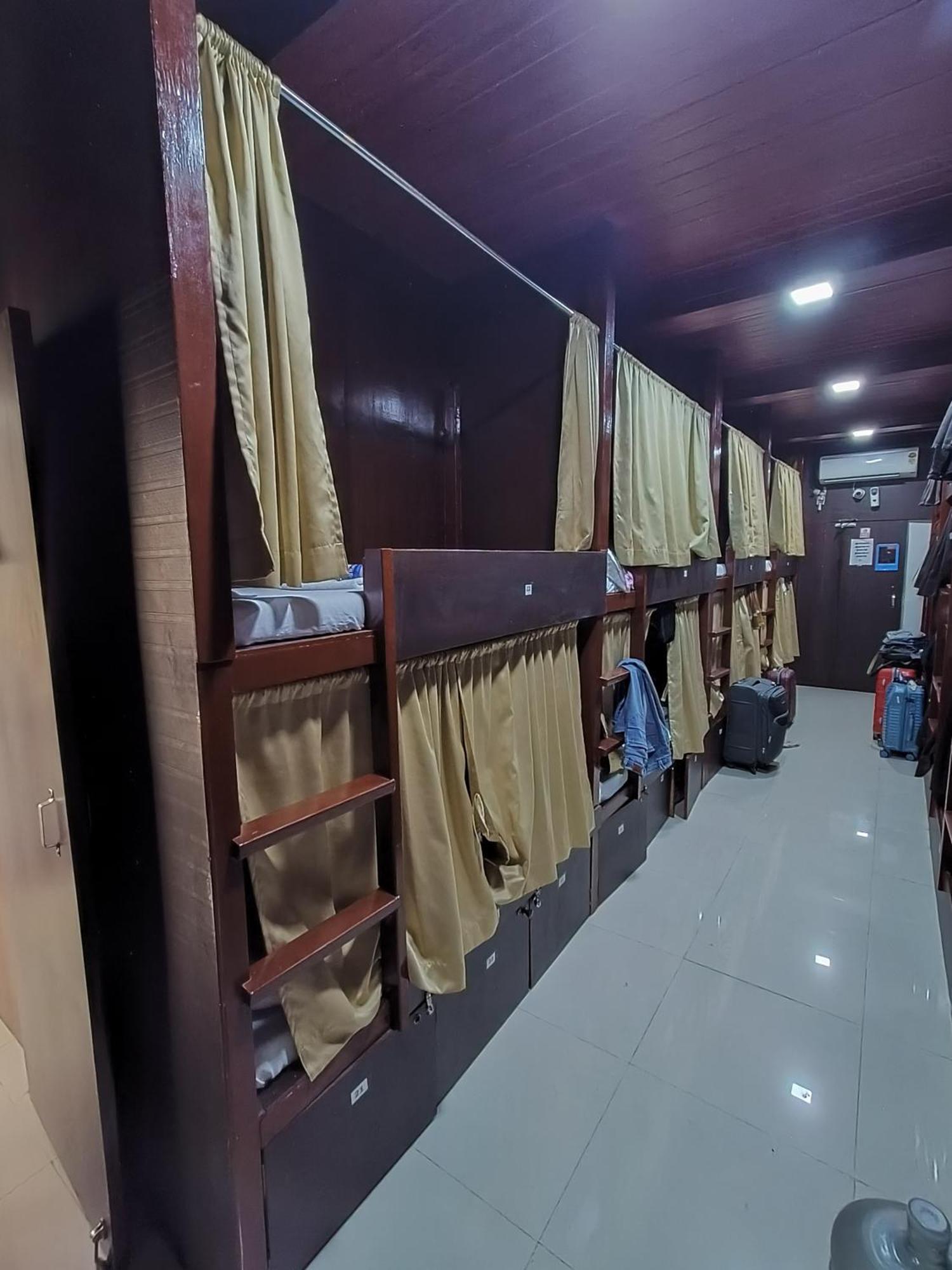 Asra Dormitory For Male And Female Mumbai  Buitenkant foto