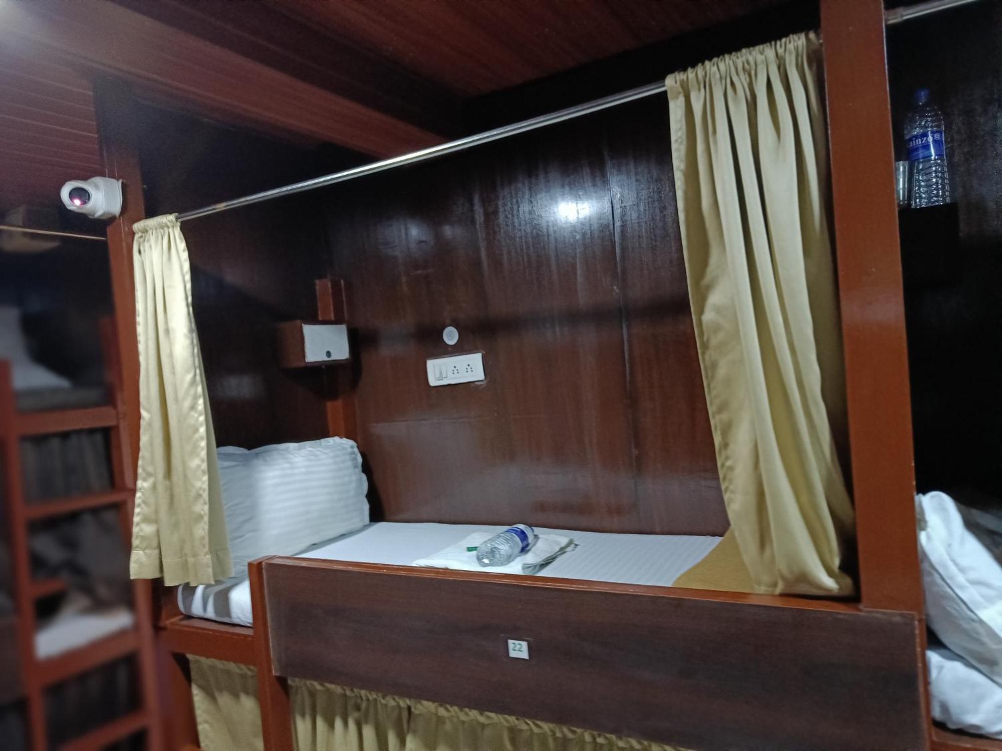 Asra Dormitory For Male And Female Mumbai  Buitenkant foto