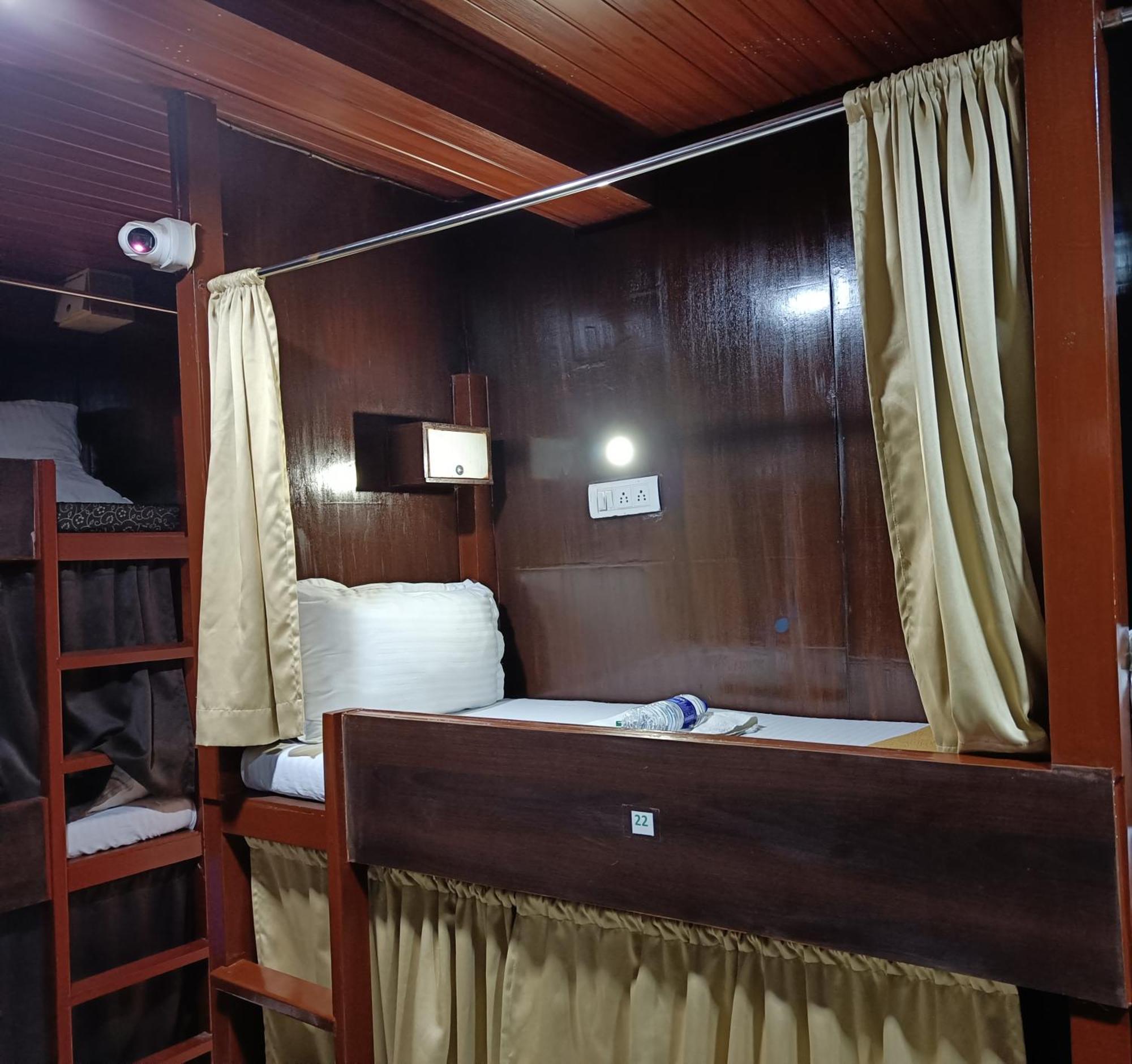 Asra Dormitory For Male And Female Mumbai  Buitenkant foto