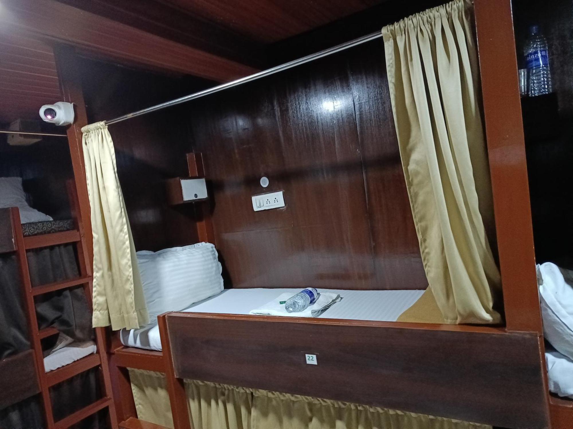 Asra Dormitory For Male And Female Mumbai  Buitenkant foto