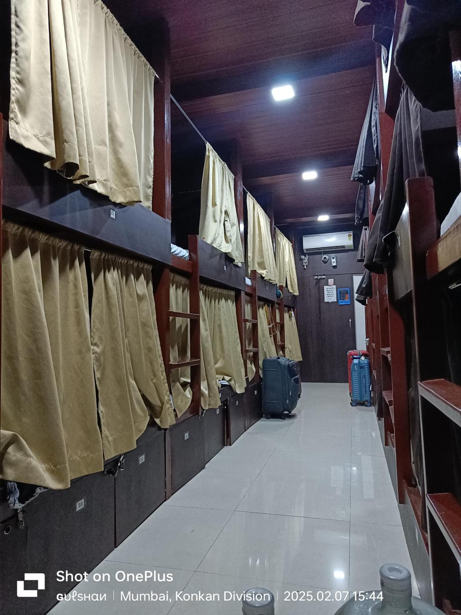 Asra Dormitory For Male And Female Mumbai  Buitenkant foto