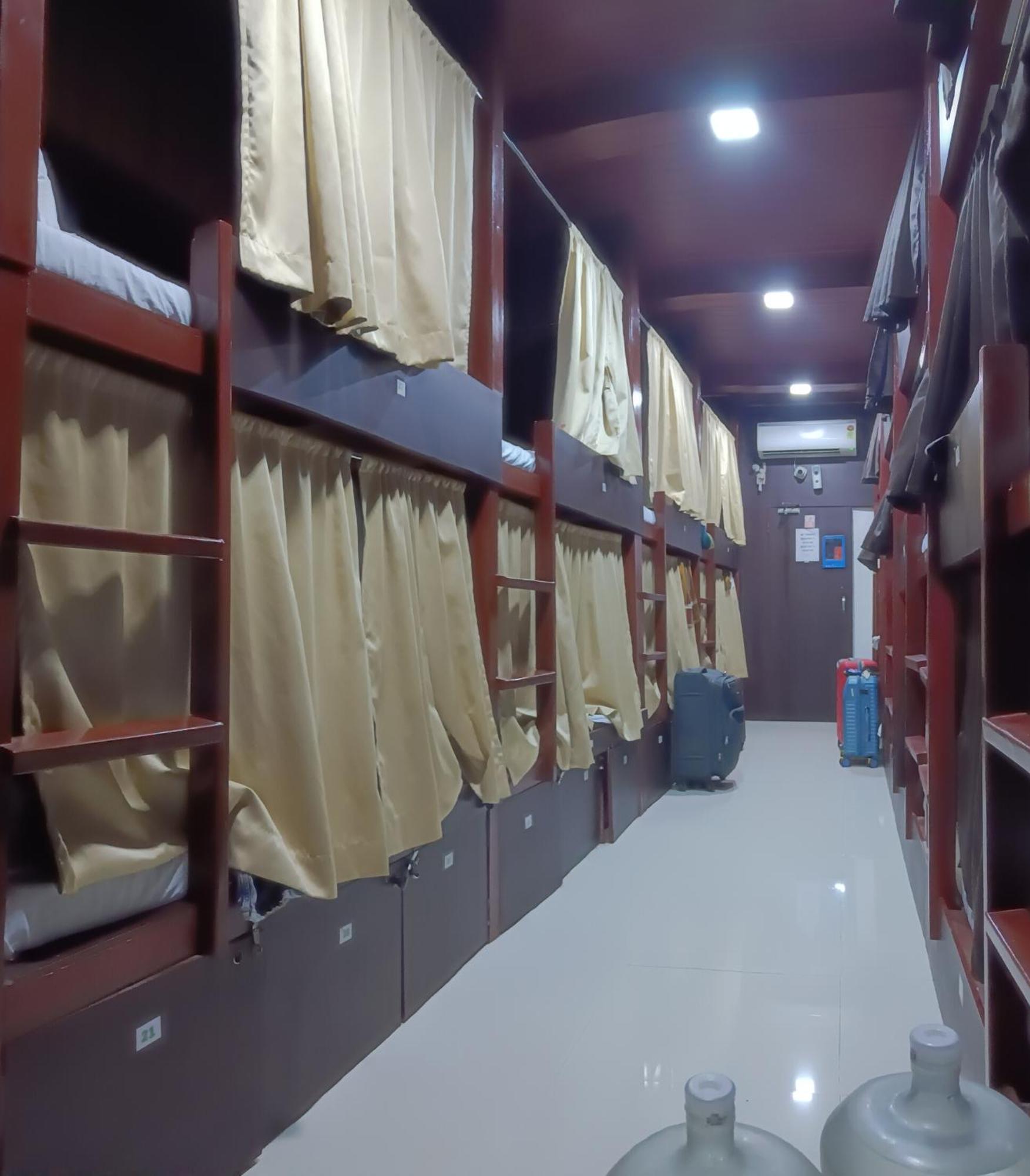 Asra Dormitory For Male And Female Mumbai  Buitenkant foto
