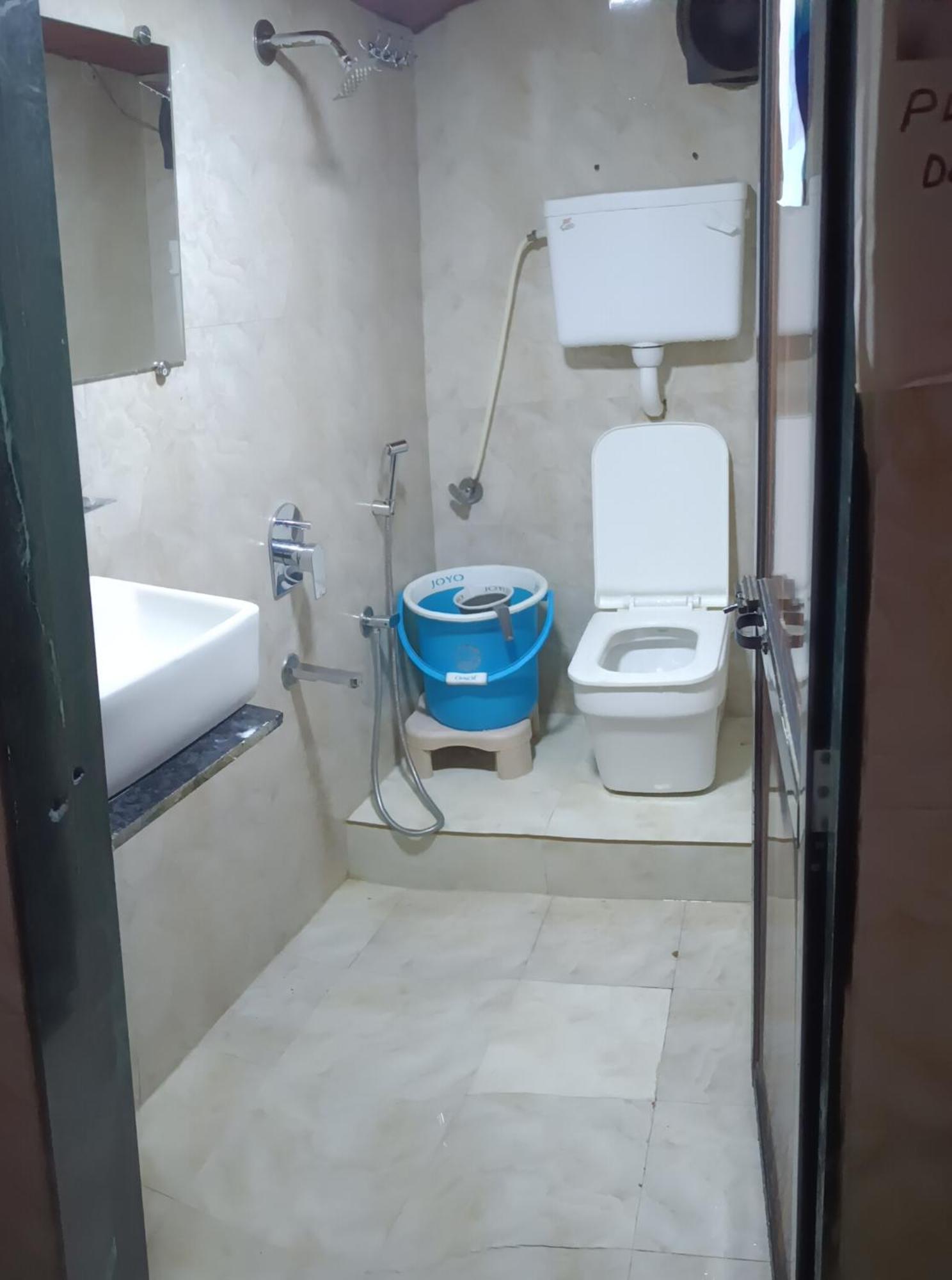 Asra Dormitory For Male And Female Mumbai  Buitenkant foto