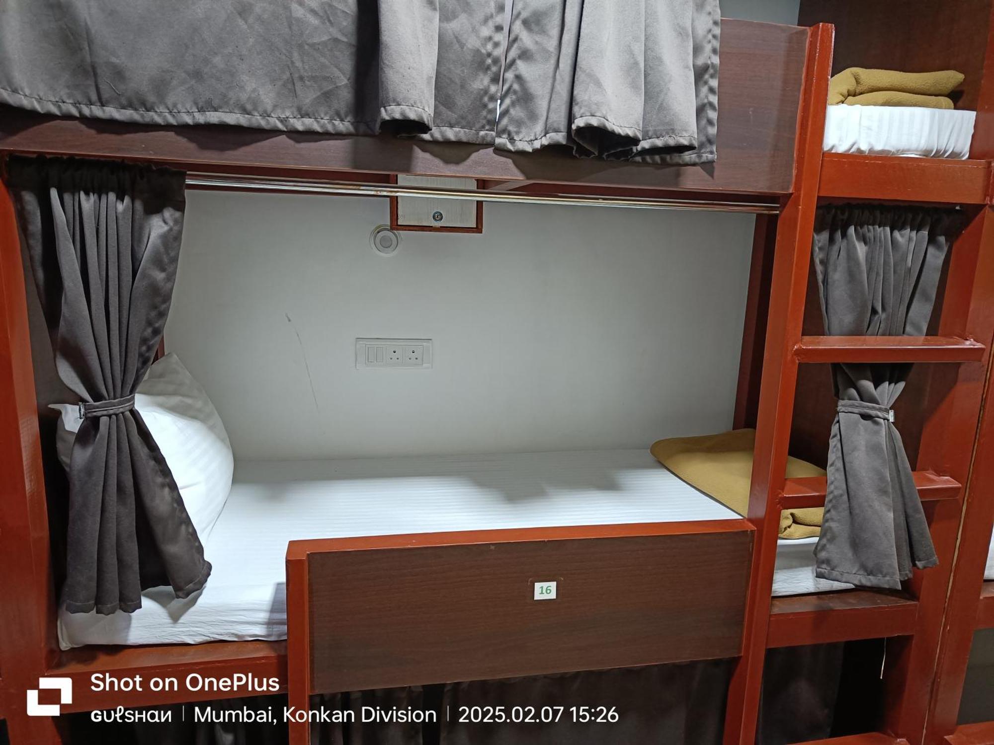 Asra Dormitory For Male And Female Mumbai  Buitenkant foto