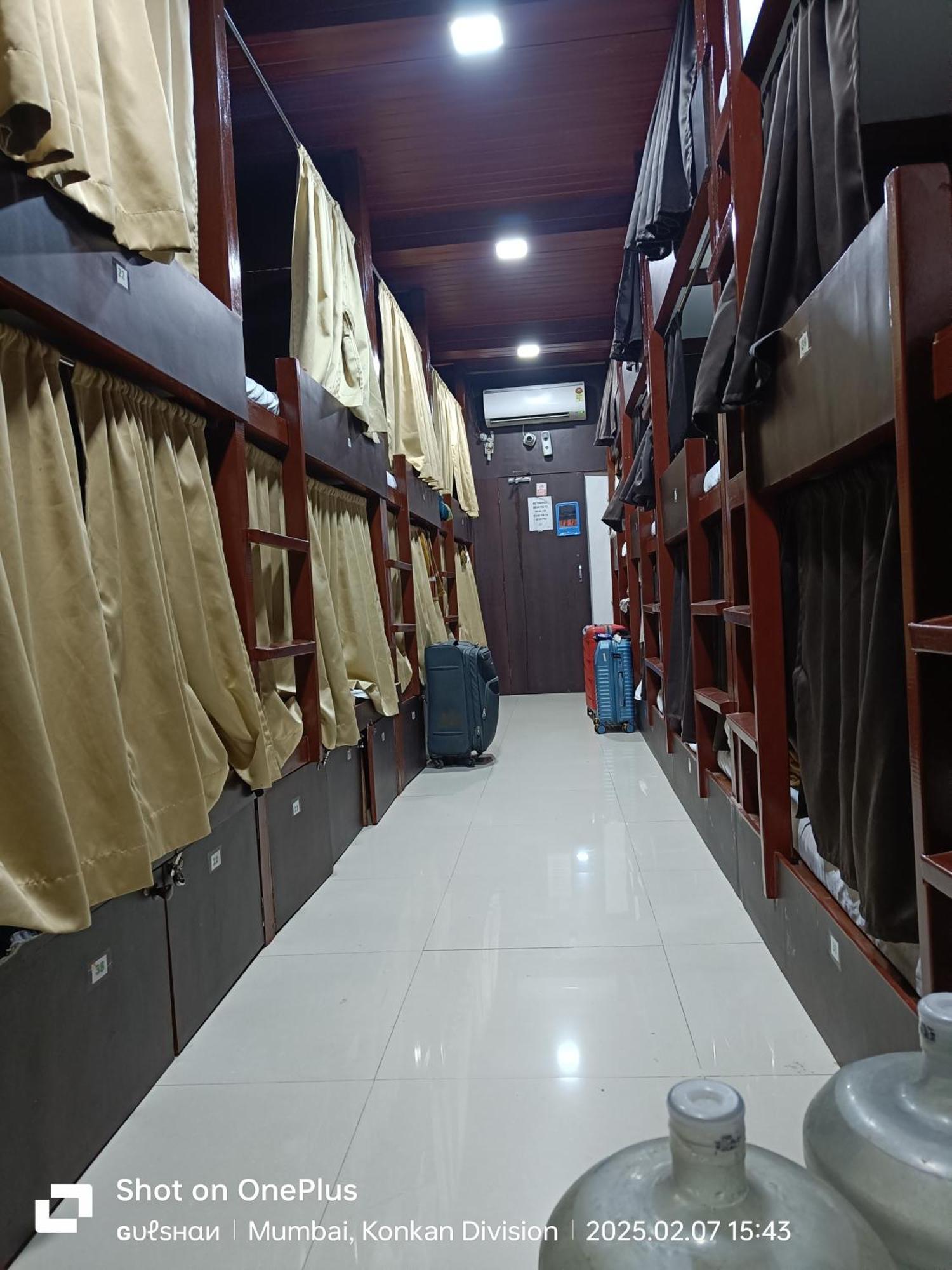 Asra Dormitory For Male And Female Mumbai  Buitenkant foto