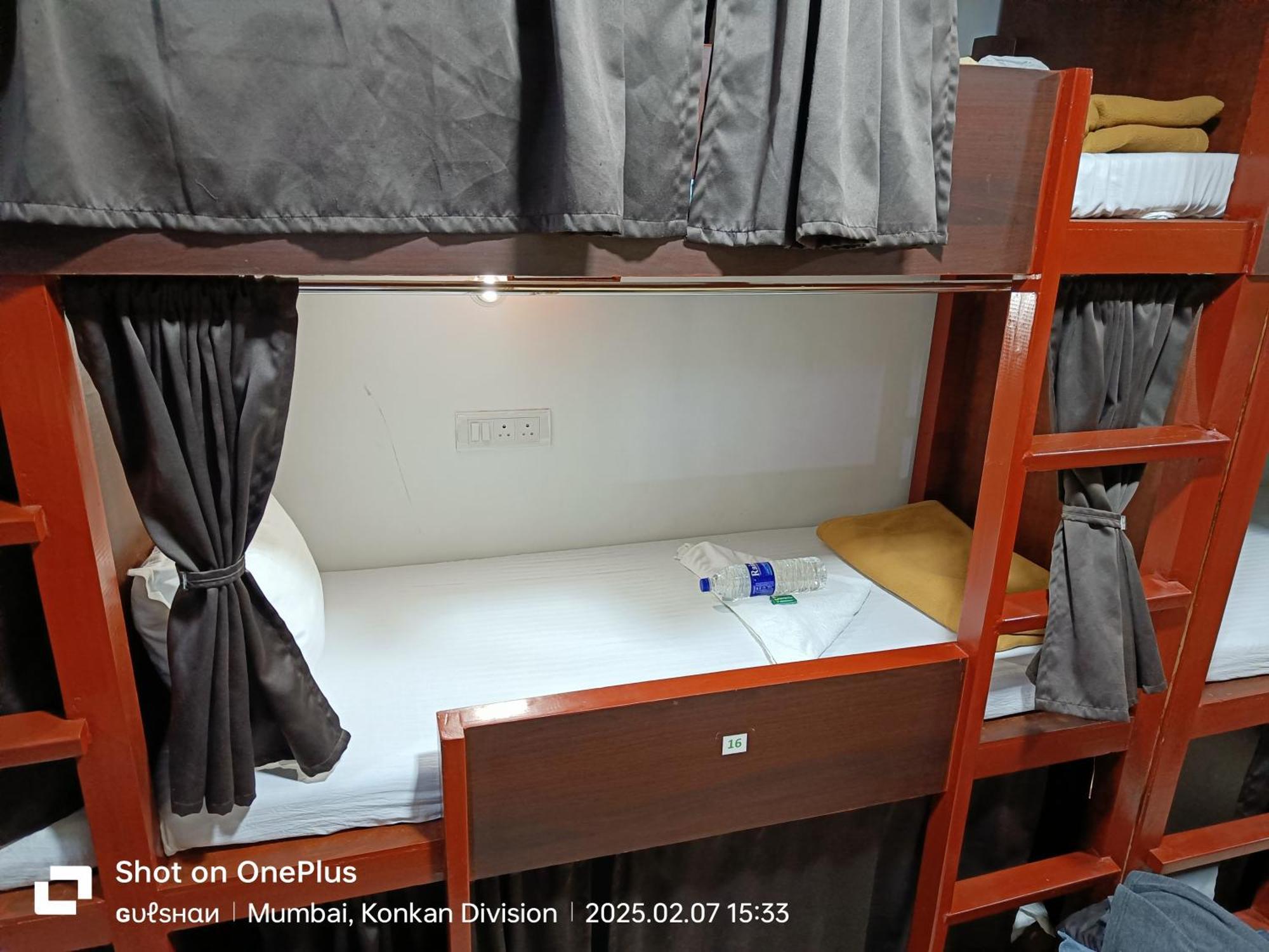 Asra Dormitory For Male And Female Mumbai  Buitenkant foto