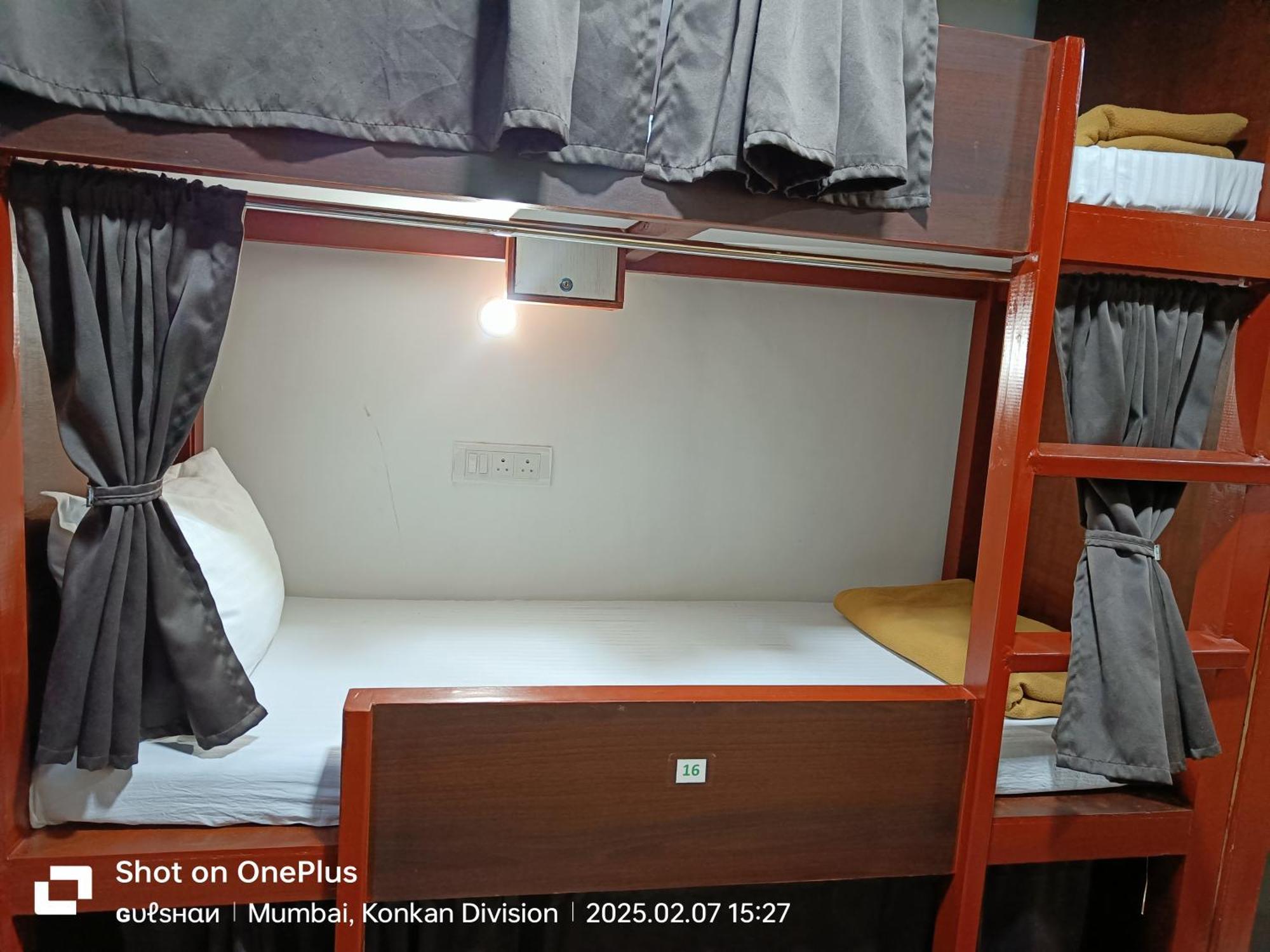 Asra Dormitory For Male And Female Mumbai  Buitenkant foto